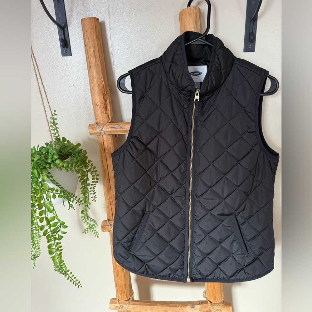 Black Old Navy woman’s Vest M